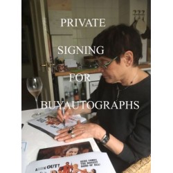 007 Bond girl Martine Beswick signed & added text photo!